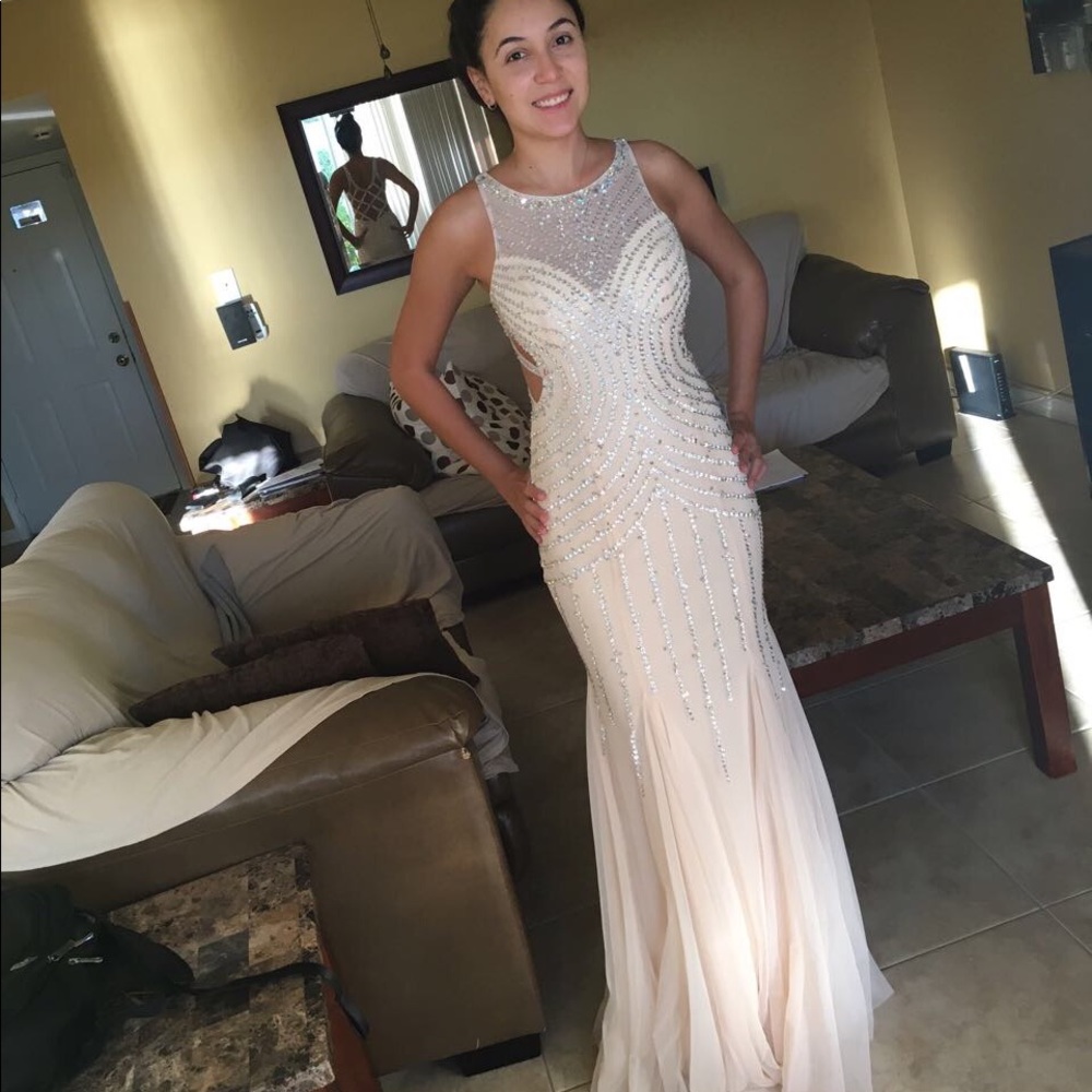 Sean Collection gown! - Picture 3 of 3